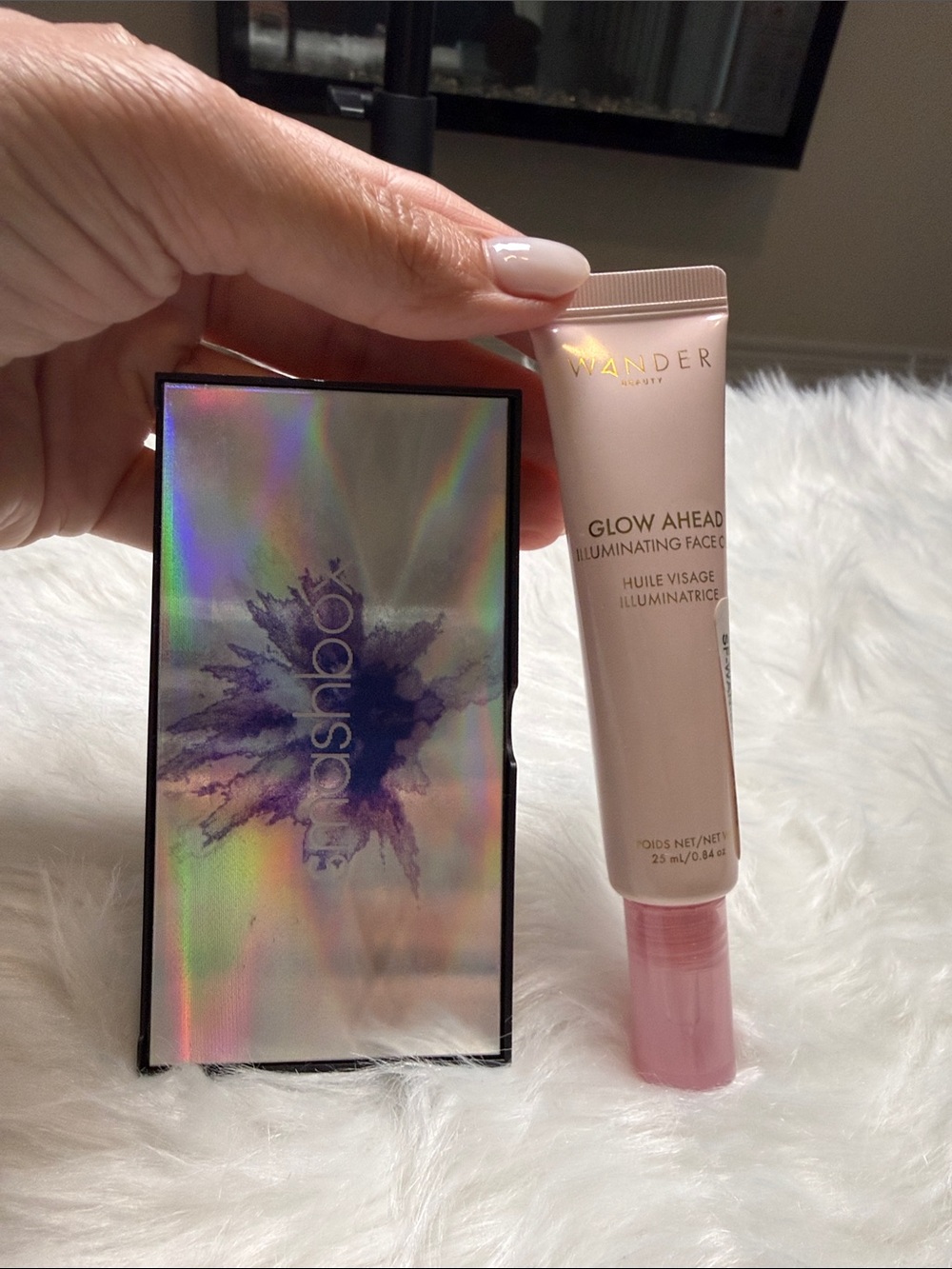 Wander Beauty Glow Ahead Illuminating Face Oil - Rose Pink and smashbox eyeshad